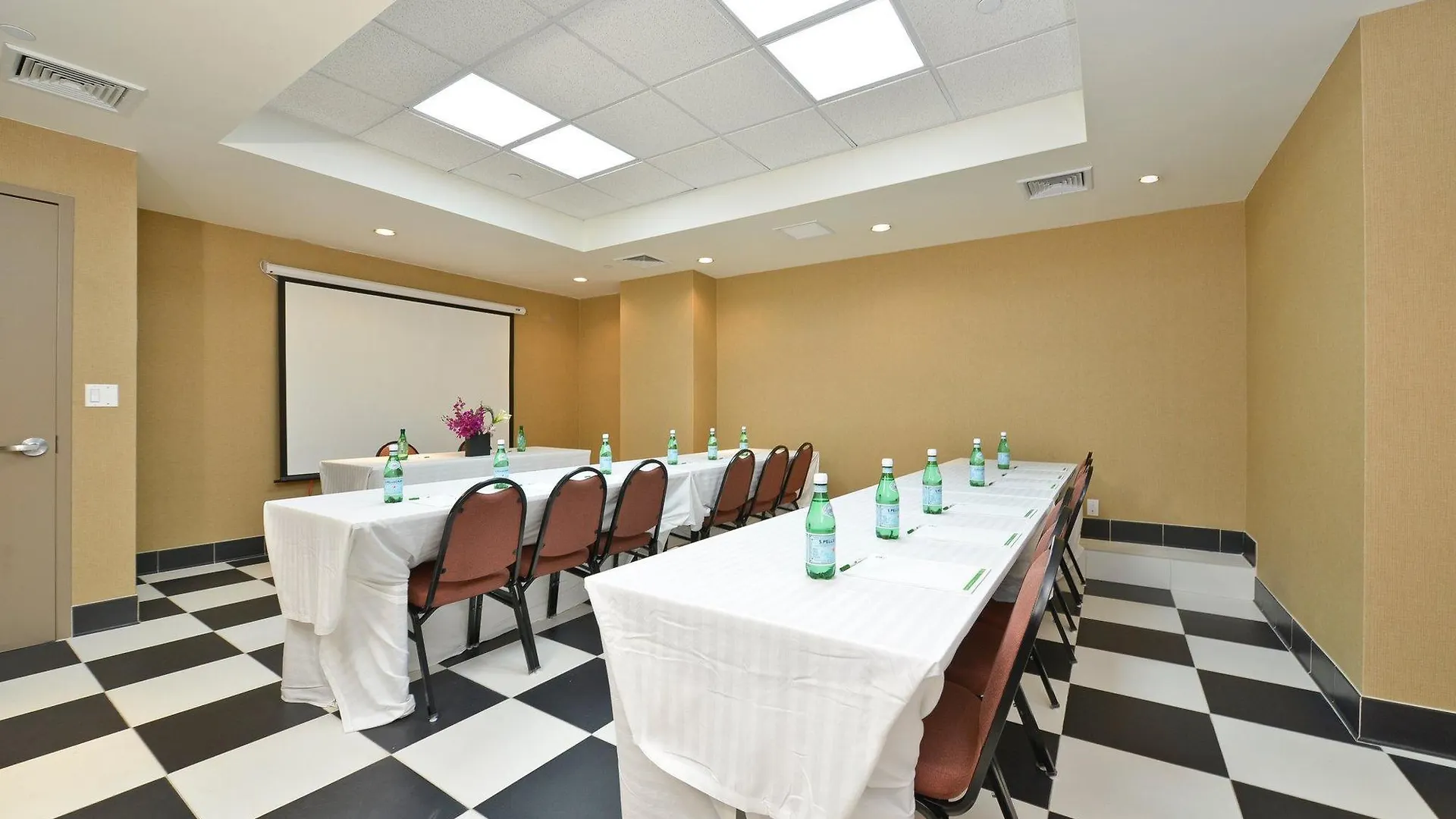 Holiday Inn Lower East Side By Ihg New York